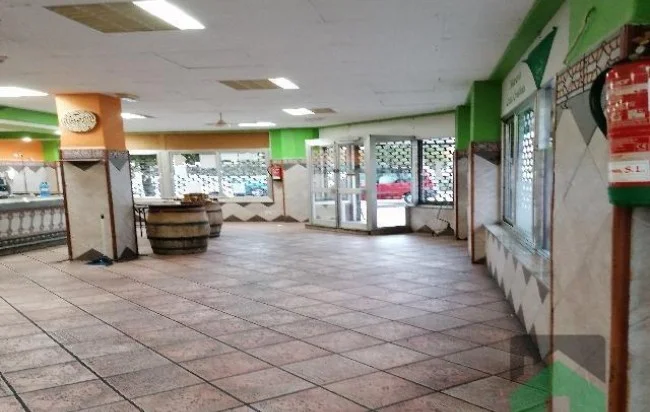 Fitted commercial unit in Coto
