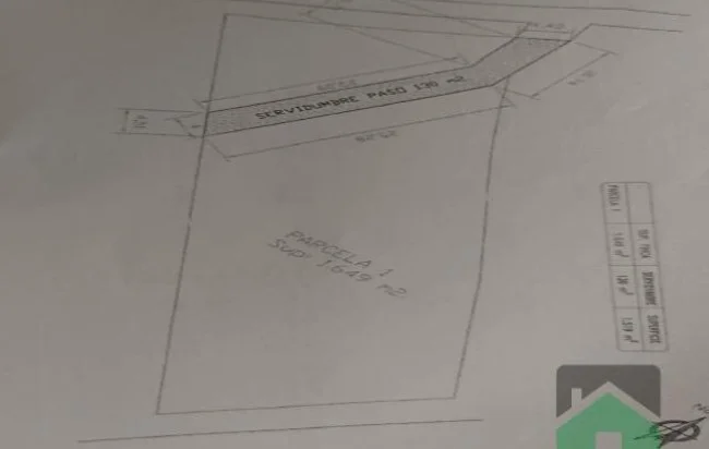 Buildable 1,600 m² plot in Posada