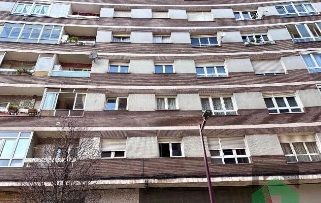 Piso de cuatro habitaciones en Natahoyo, Gijón