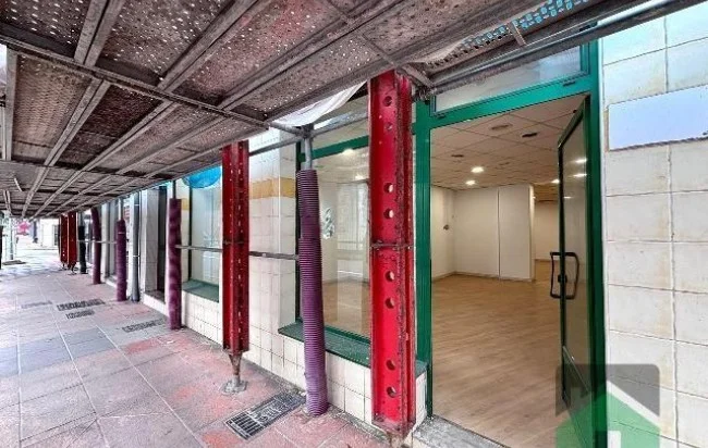 Refurbished commercial unit in La Calzada