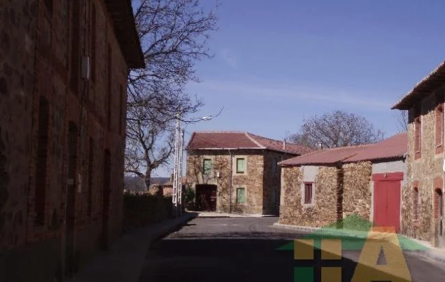 Casa de cinco dormitorios para reformar en León