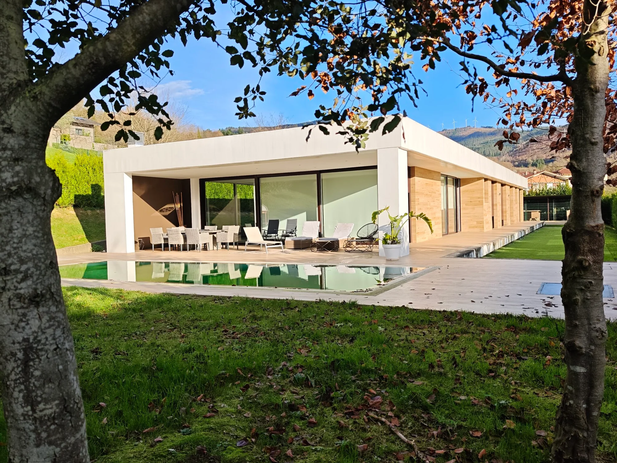 Modern Berriz chalet, 4-bedroom, energy-efficient