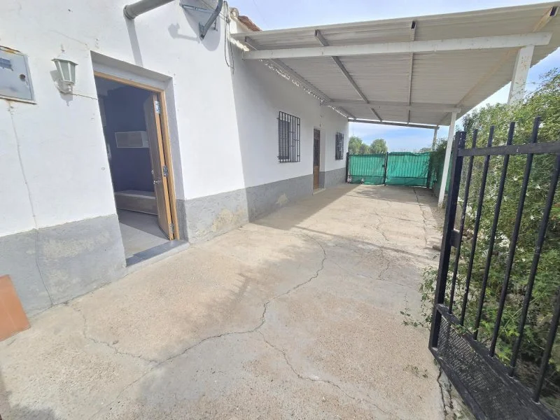 Casa rústica con parcela de 1.211 m²