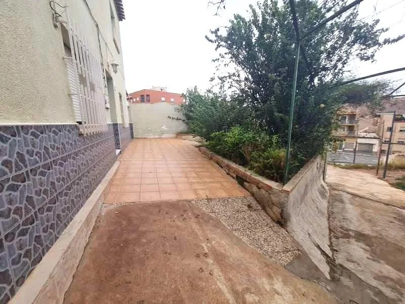 Amplia casa en Lorca con parcela de 1.500 m²
