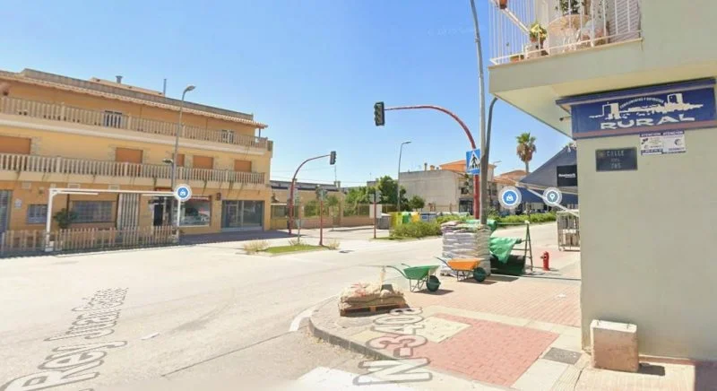 Local comercial esquinero en buen estado