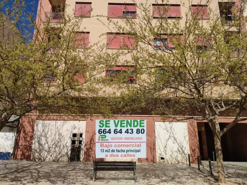 Local comercial a pie de calle en Apolonia