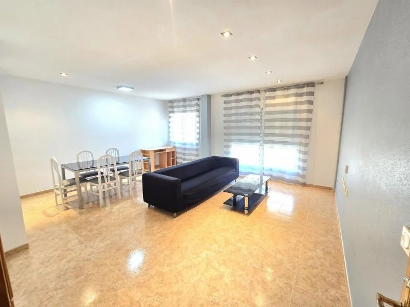 Amplio piso en La Hoya, 101 m²