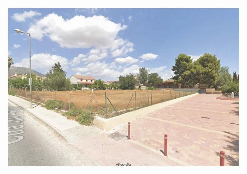 Solar urbano para desarrollo en La Hoya