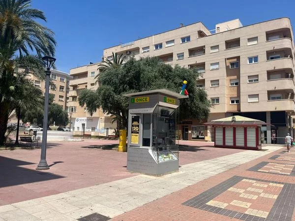 Street-front commercial unit, 150 m²