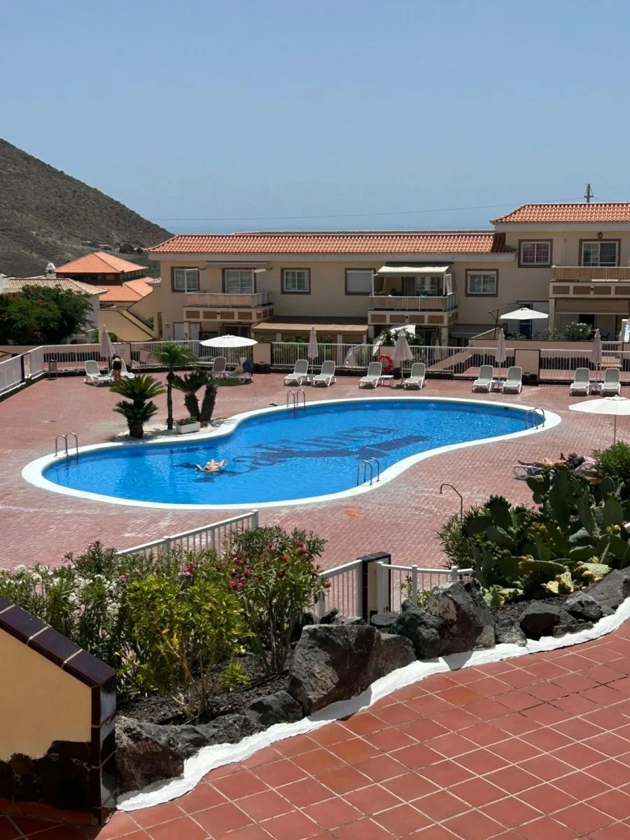 One-bedroom flat with large terrace