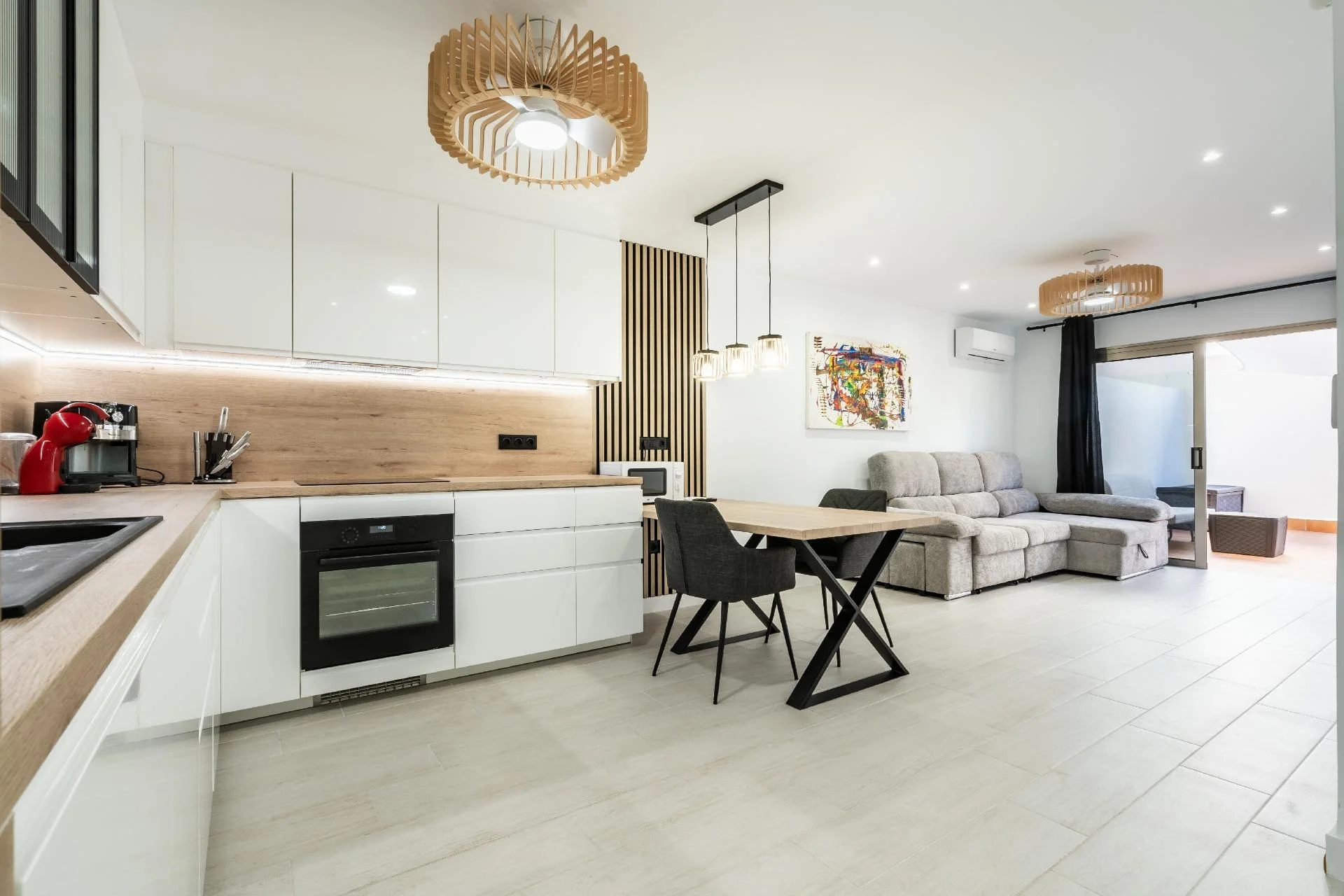 Renovated Playa San Juan apartment