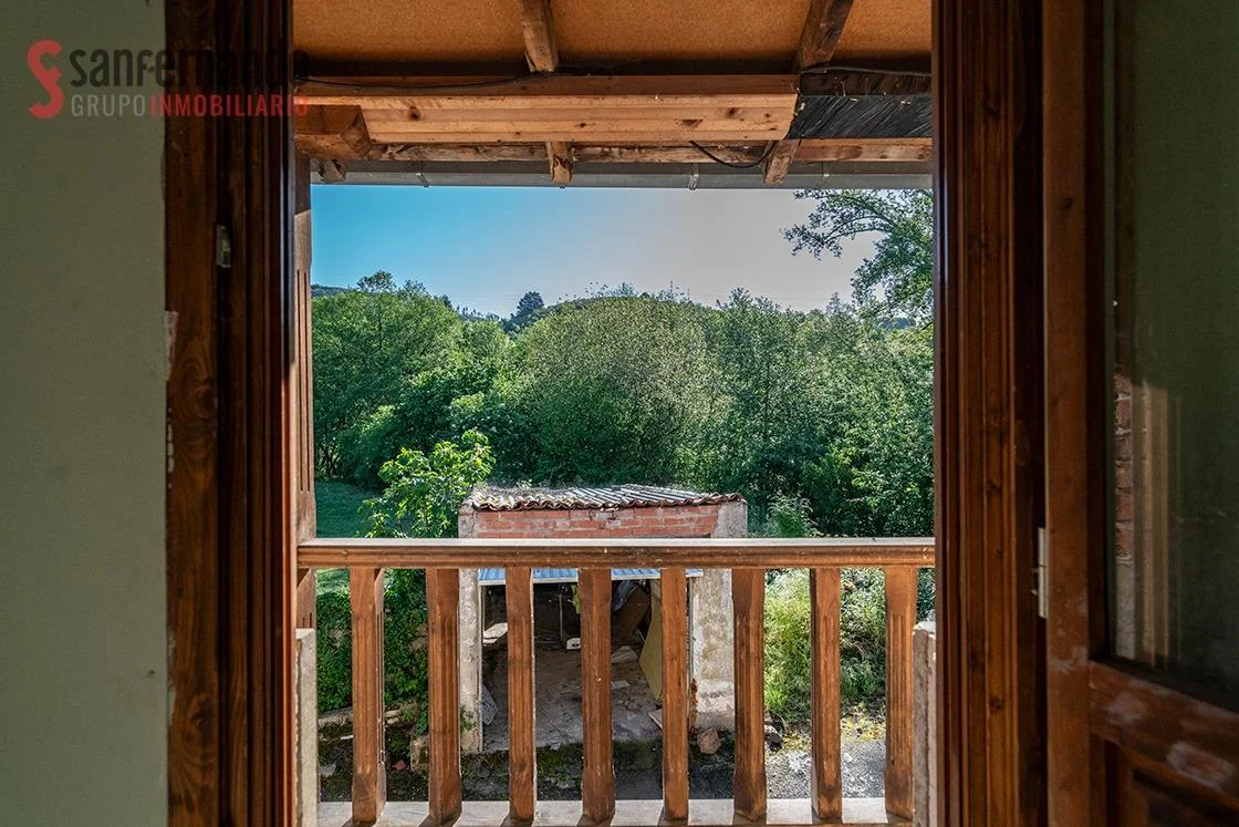 Partially renovated stone house in Cieza