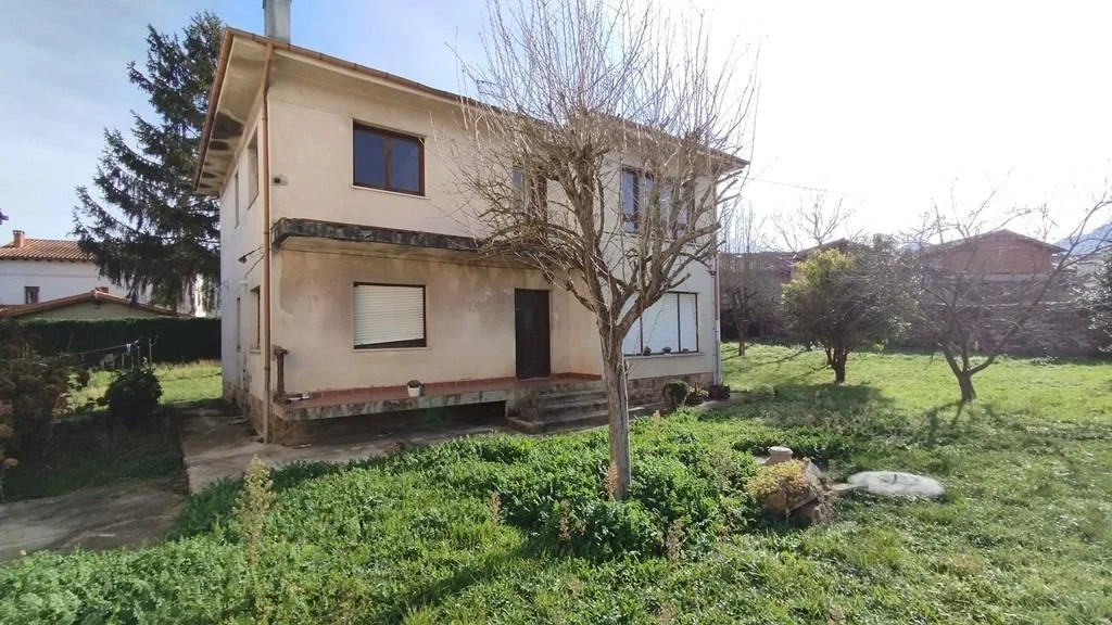 Casa en Molledo con ocho dormitorios