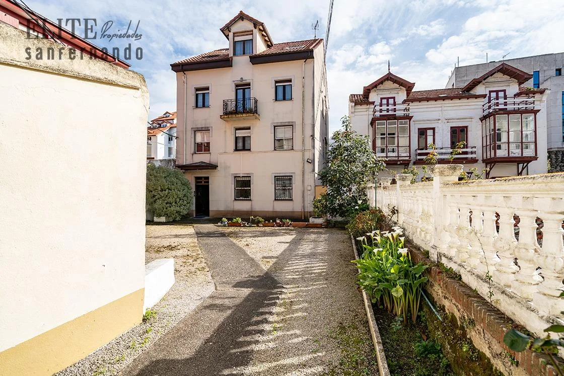 Sardinero house with 12 bedrooms