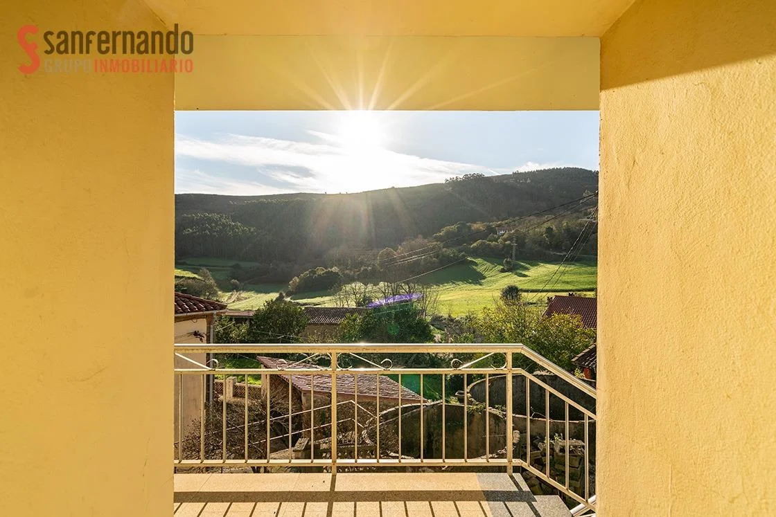 Mixed-use property near Santillana, 317 m²