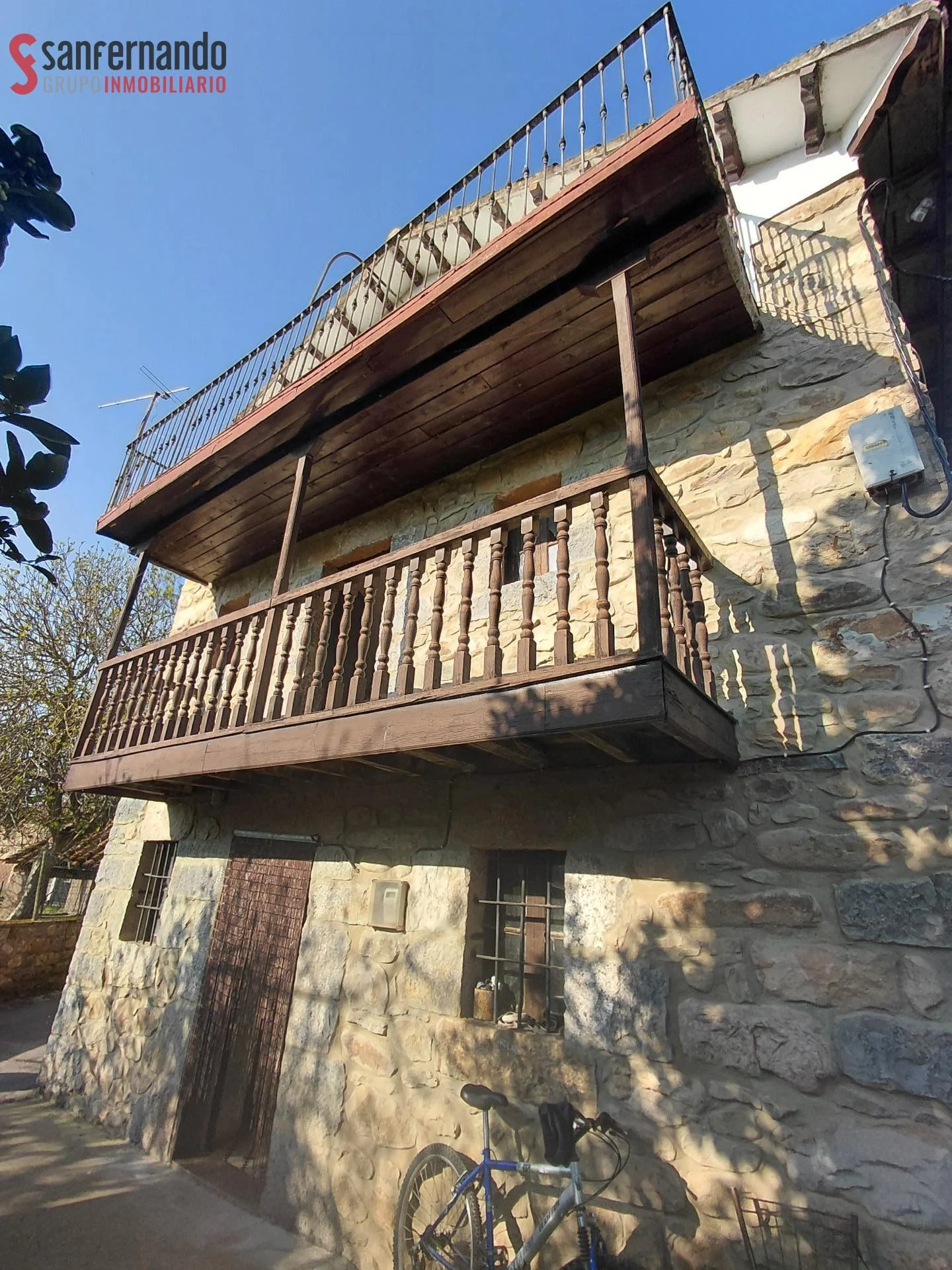 Casa de piedra en Vejorís, tres dormitorios