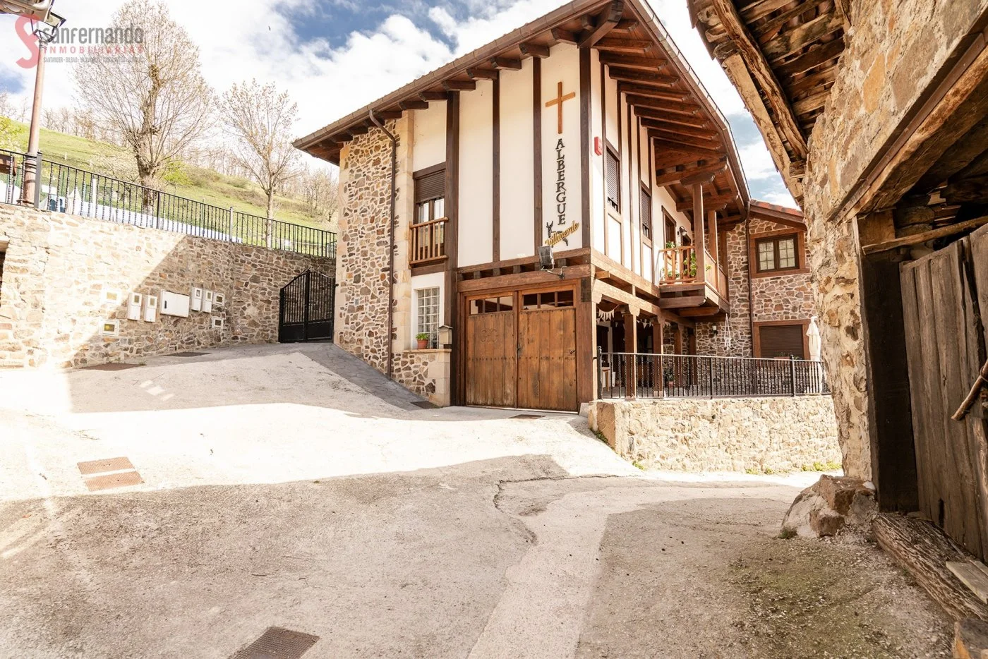 Recent tourist hostel in Liébana