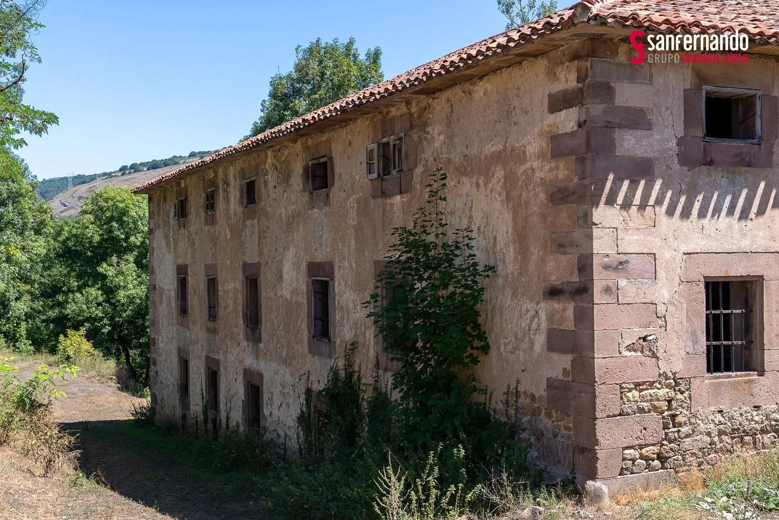 Historic caserío with certified thermal spring
