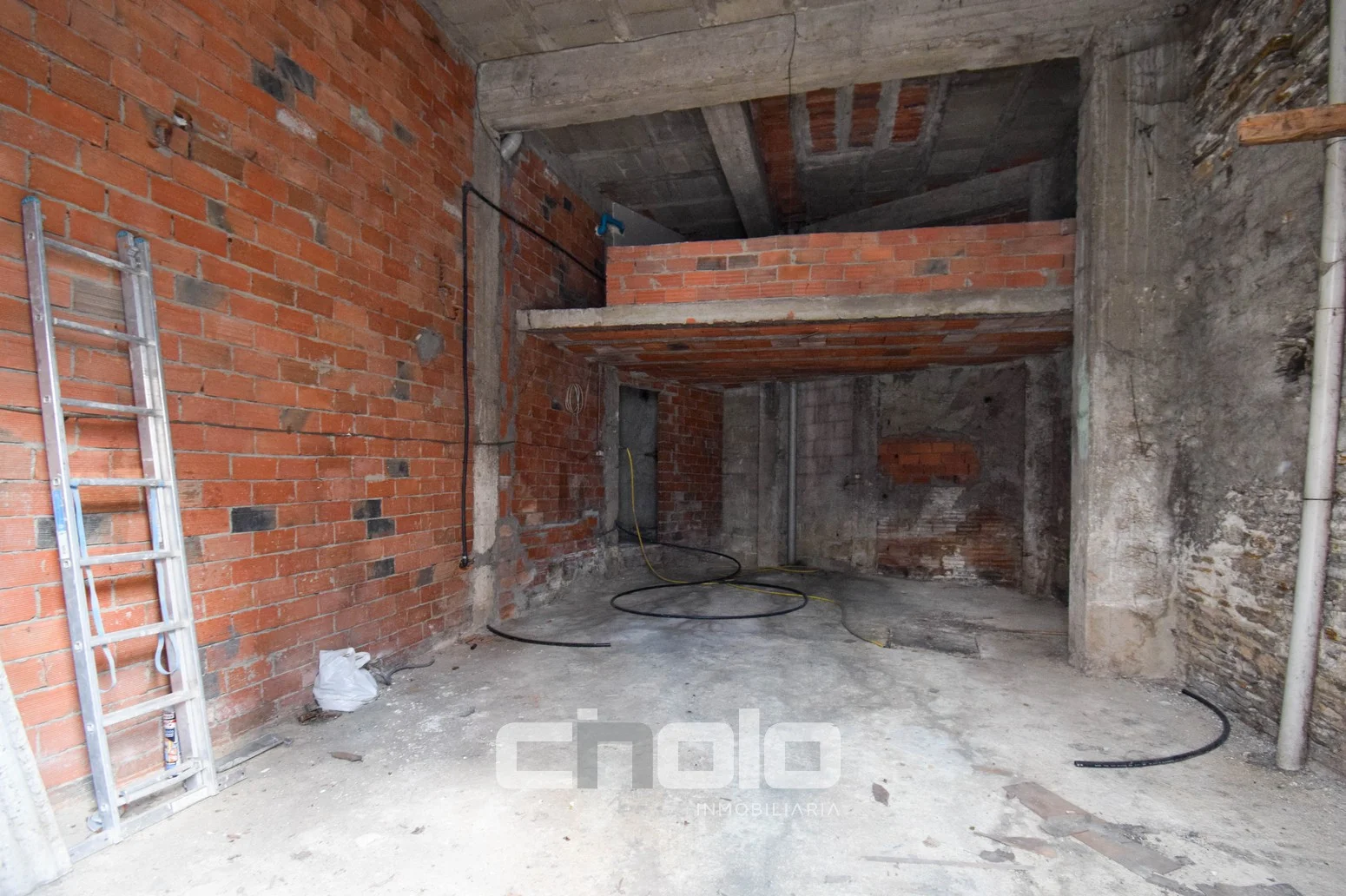 Compact commercial premises in Lugo