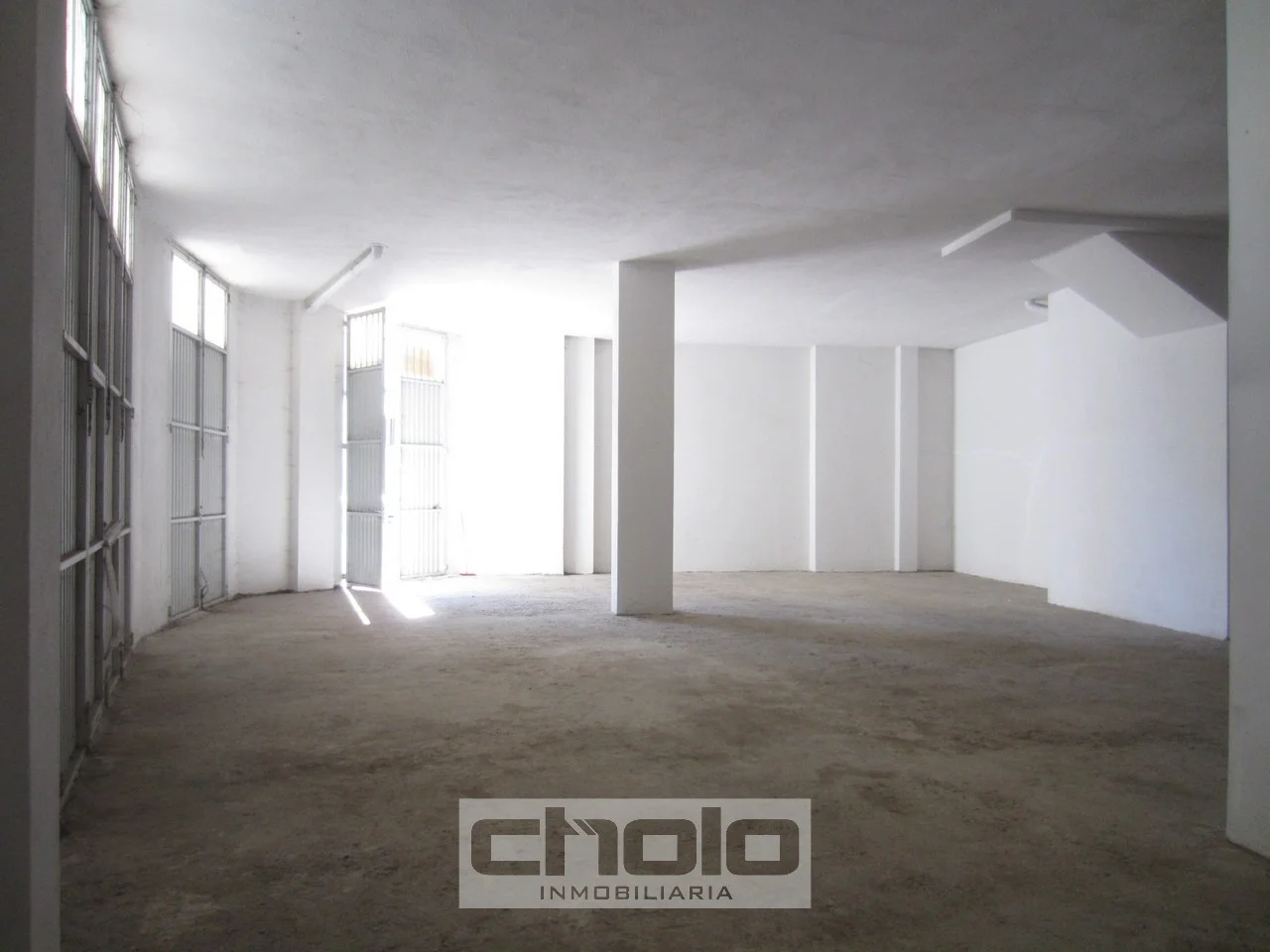 Commercial premises in Residencia-Abella, 218 m²
