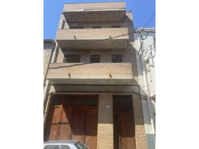 Casa de cuatro plantas en Corbins, ocho habitaciones