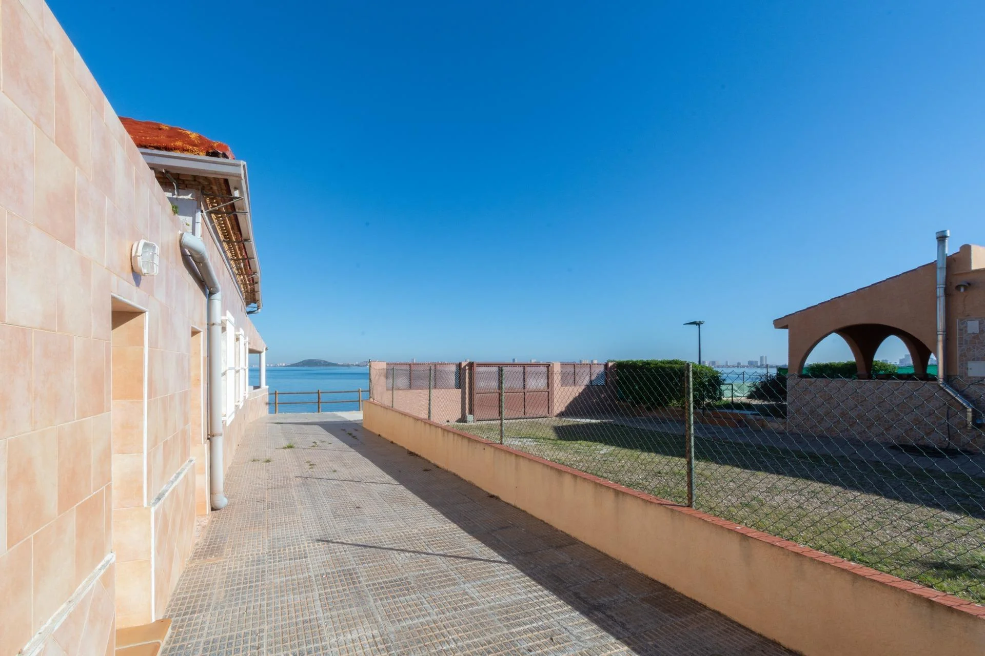 Chalet de ocho dormitorios cerca del Mar Menor