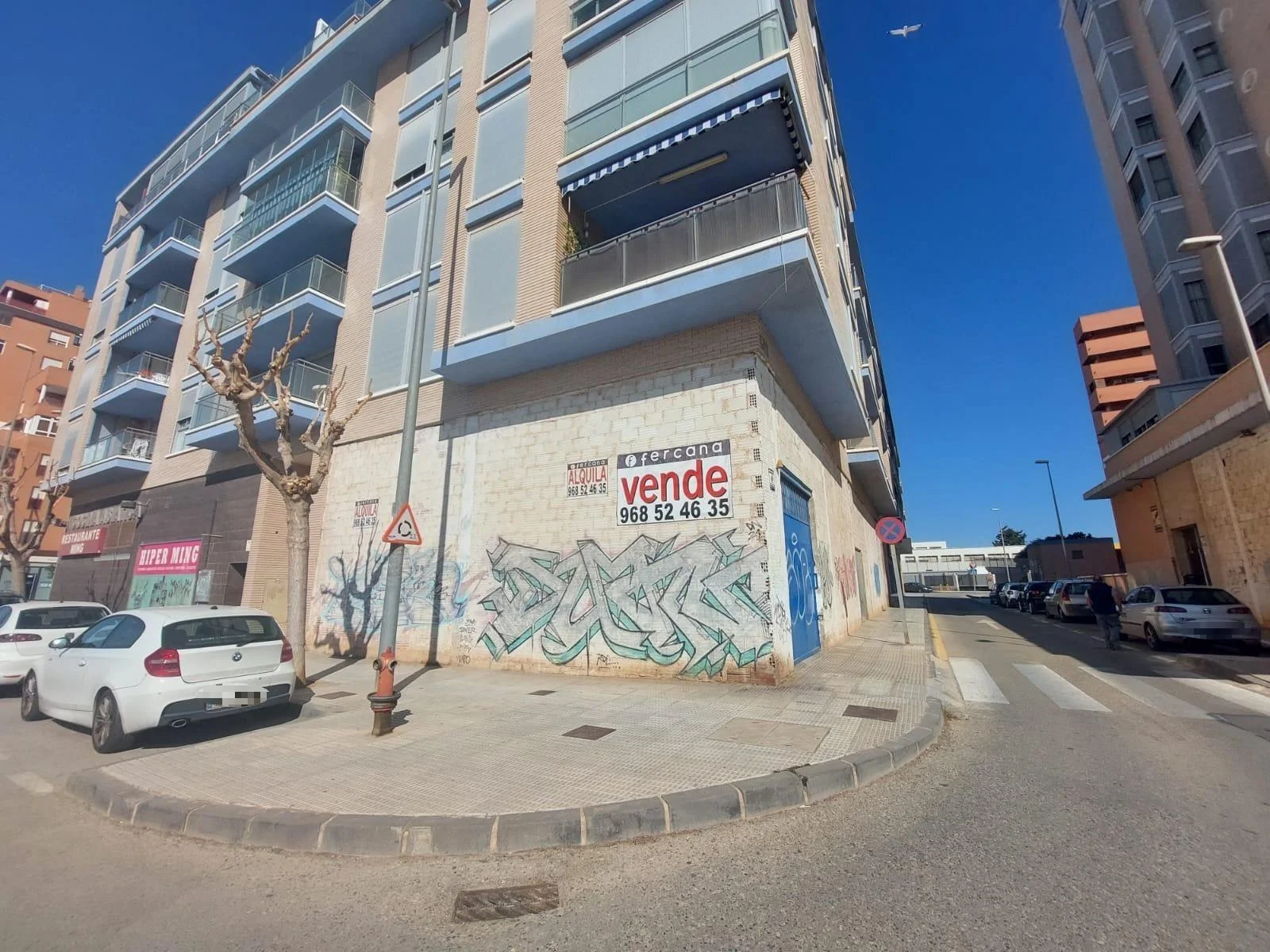Local comercial en esquina cerca del centro