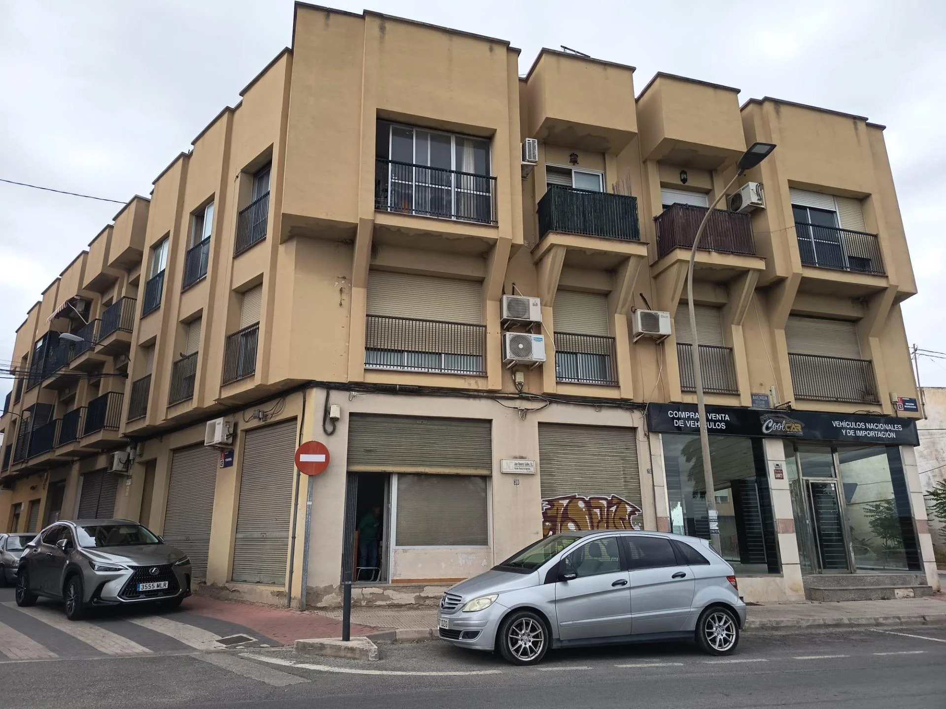 Local en esquina con potencial residencial
