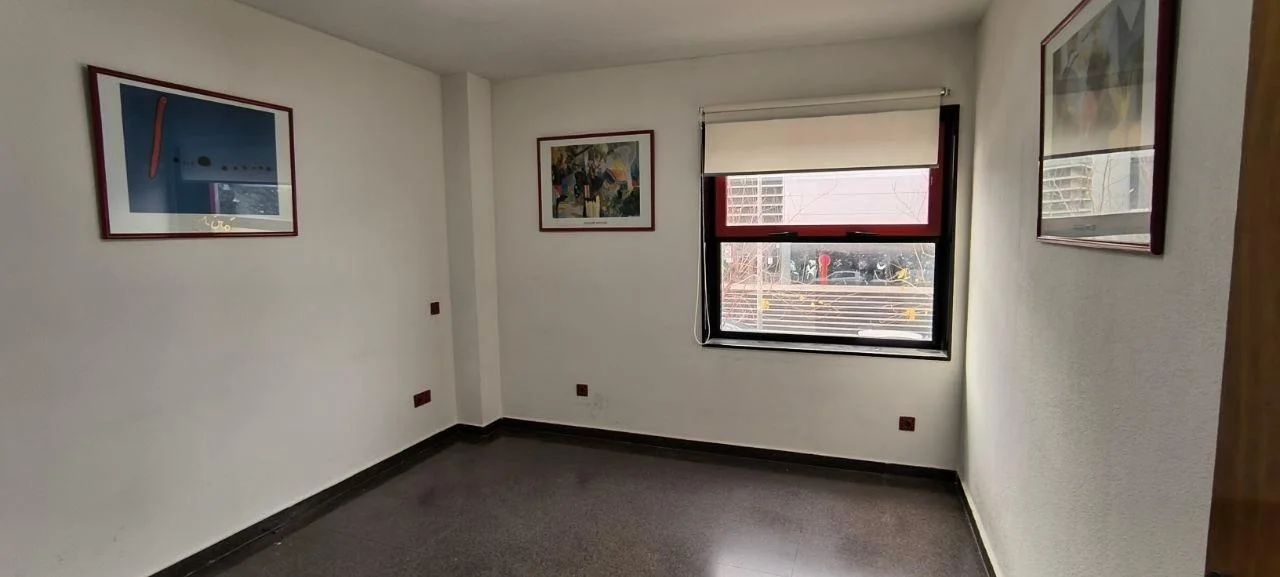 Atalayas office with parking, 65 m²