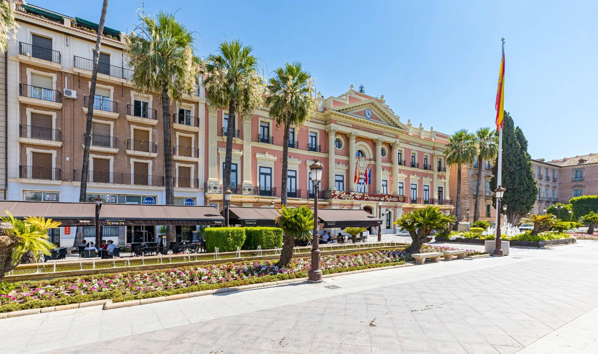 Central Murcia office with six rooms