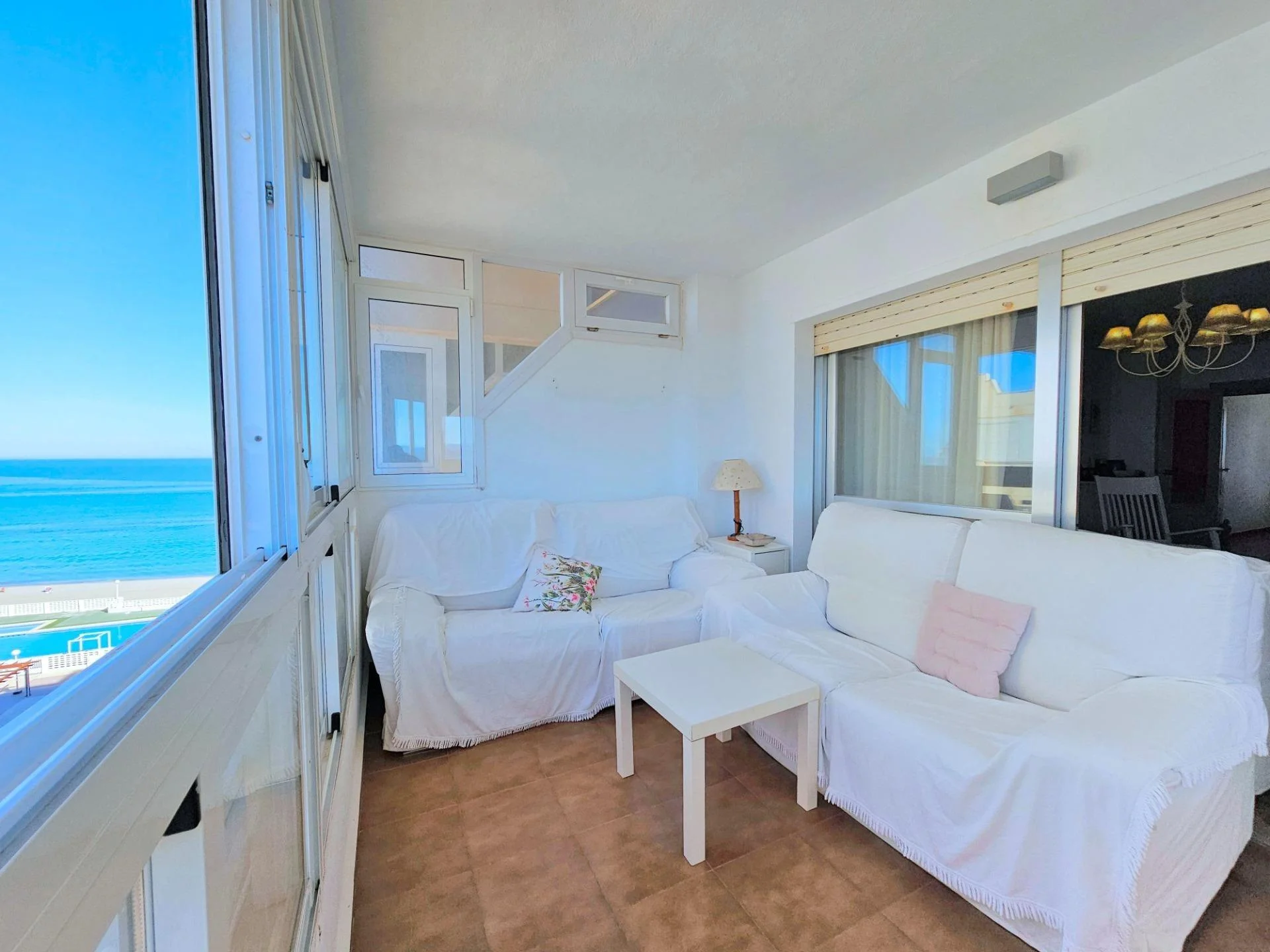 Sea-view apartment with two terraces