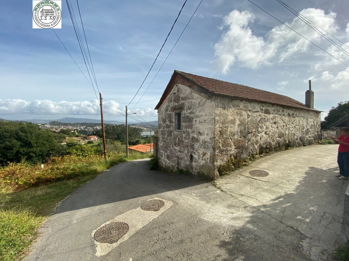 Stone house with 800 m² plot