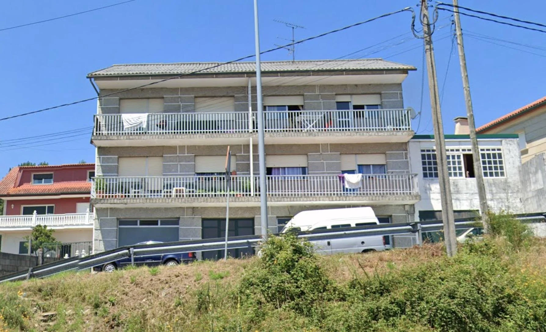 Edificio de inversión con dos viviendas