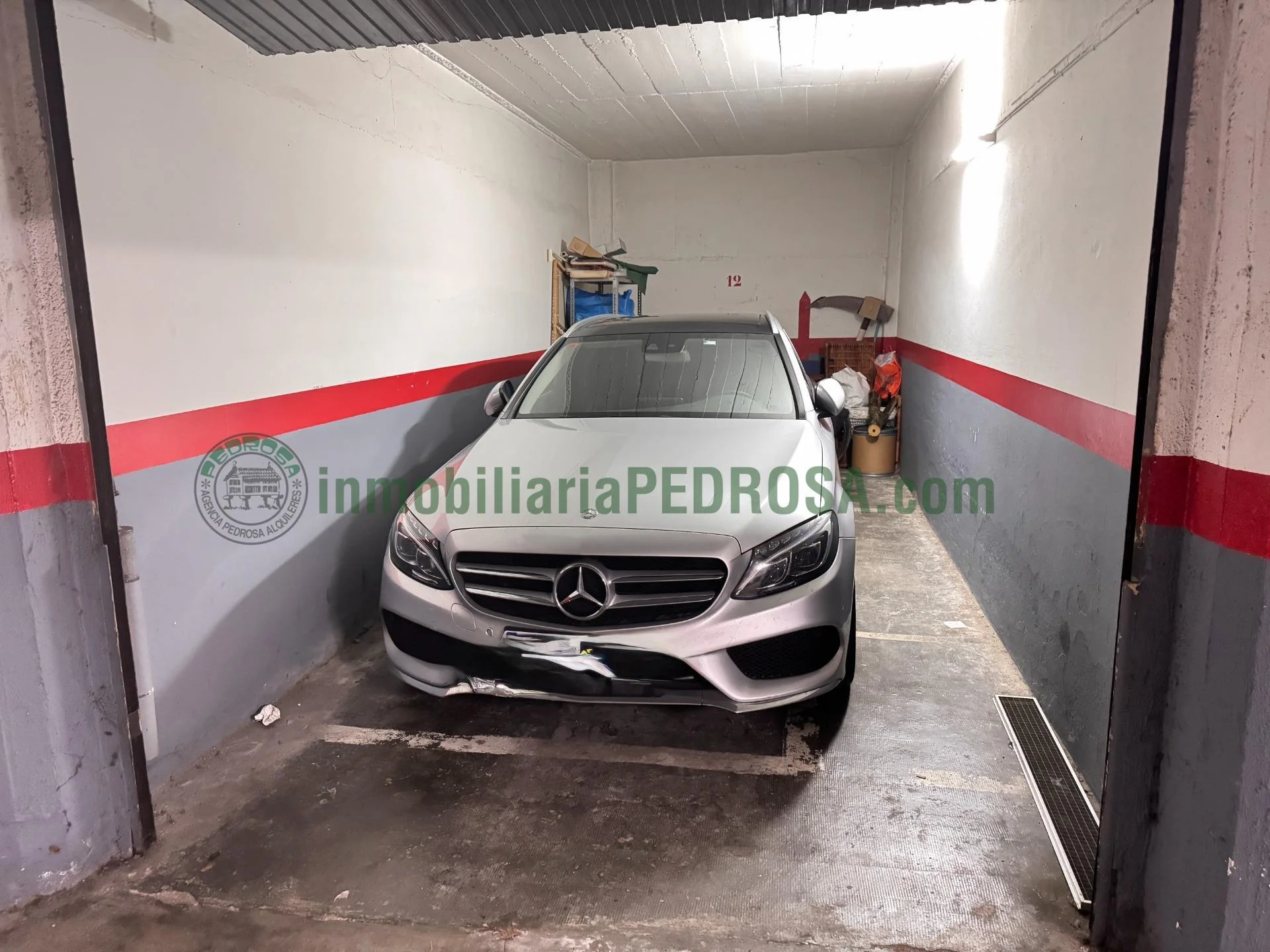 Spacious garage with independent access
