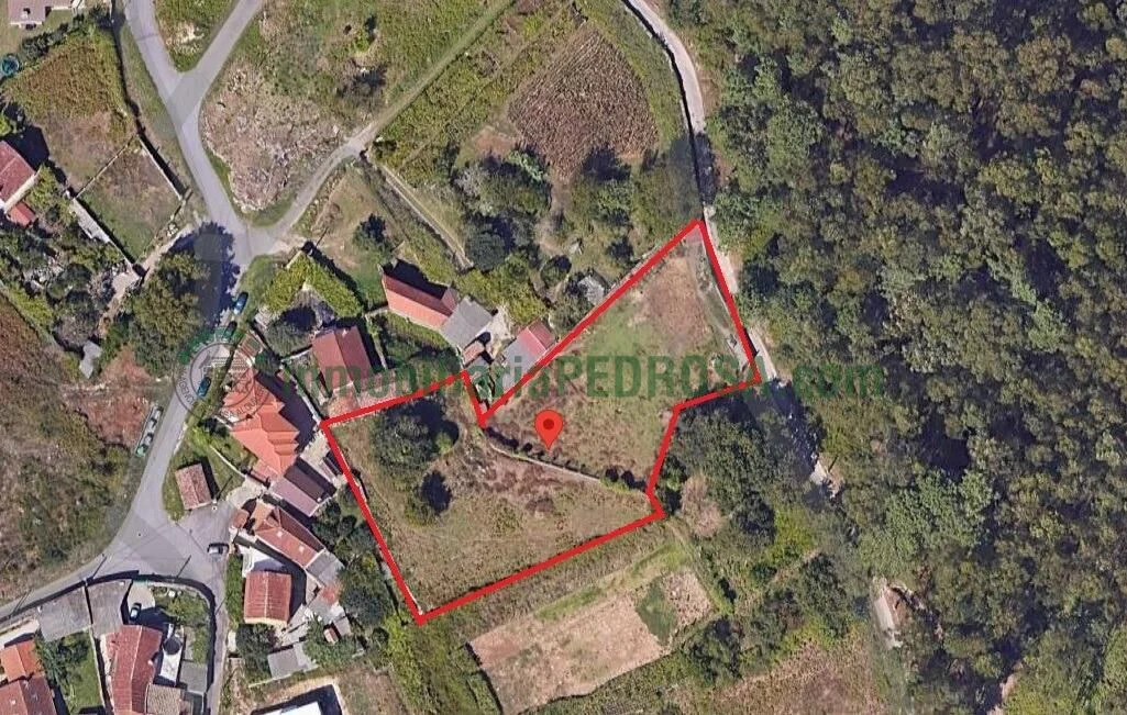 Parcela urbanizable en Marín con edificación