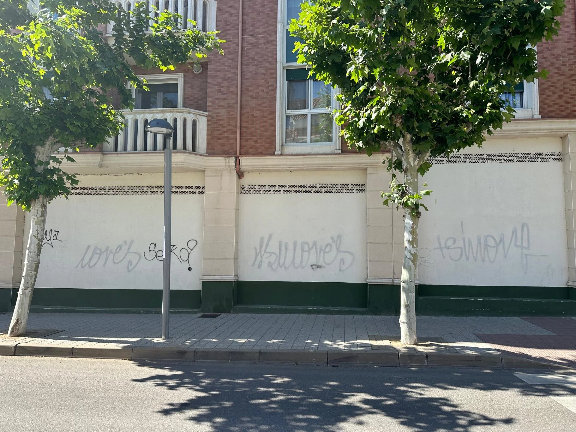 Local comercial en bruto cerca de Plaza Mayor