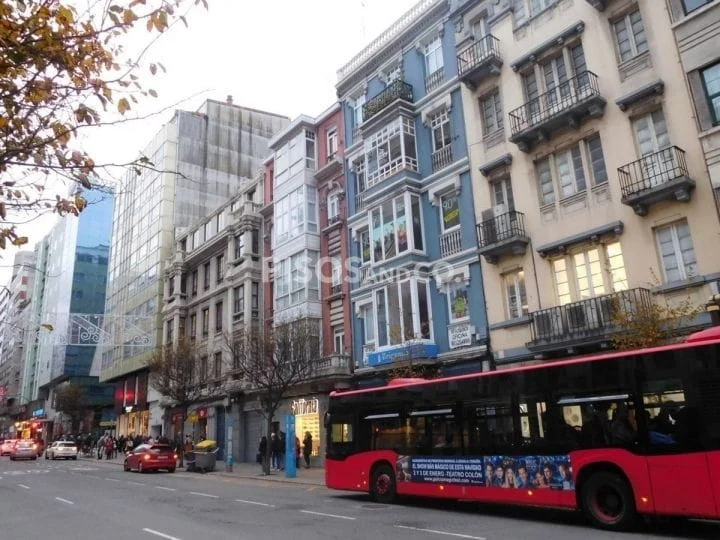 Piso de tres dormitorios a reformar en Vigo