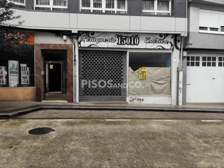 Street-level commercial unit, 196 m²