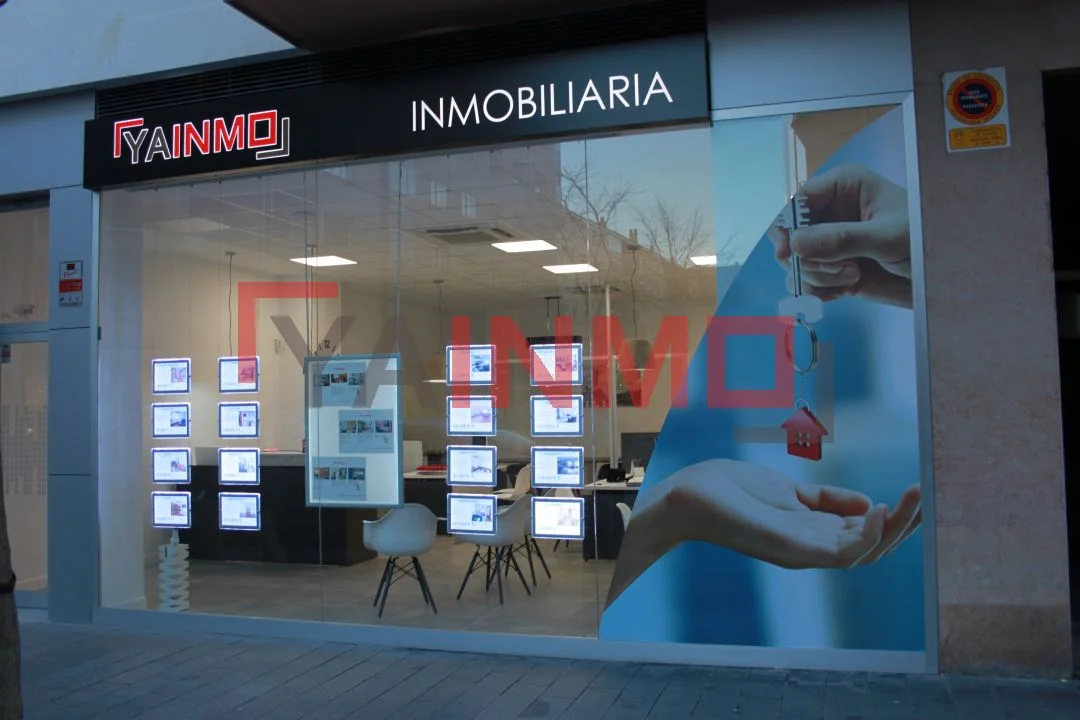 Commercial premises in Avenida, 85 m²