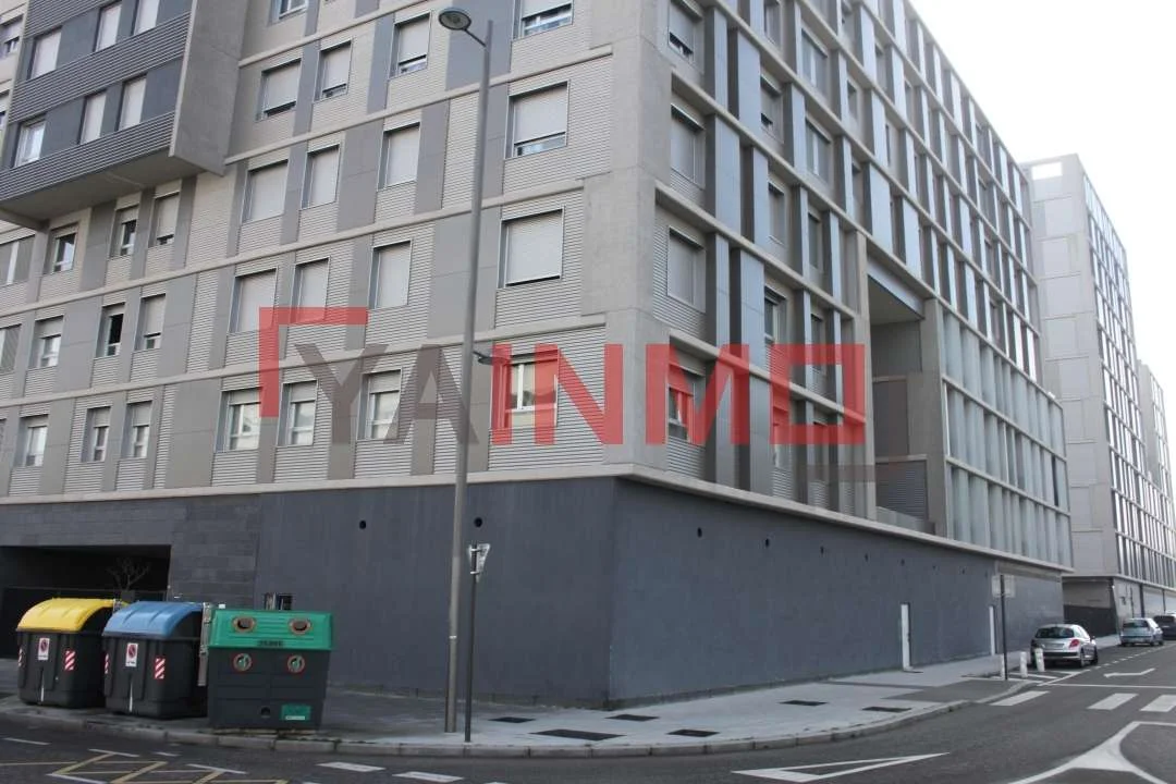 Commercial unit in Salburua, 135 m²
