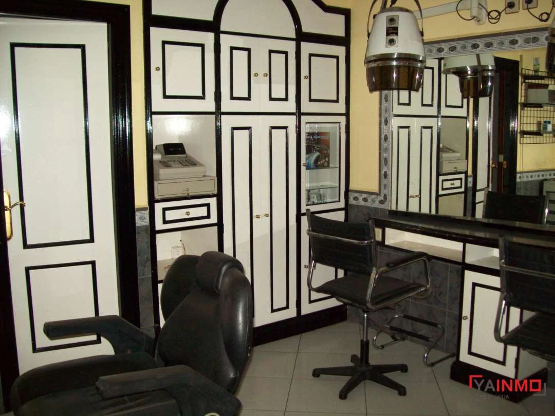 Coronación commercial unit with 24 m²