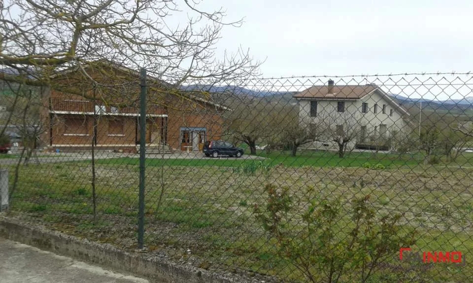 Chalet junto al pantano con 10.000 m²