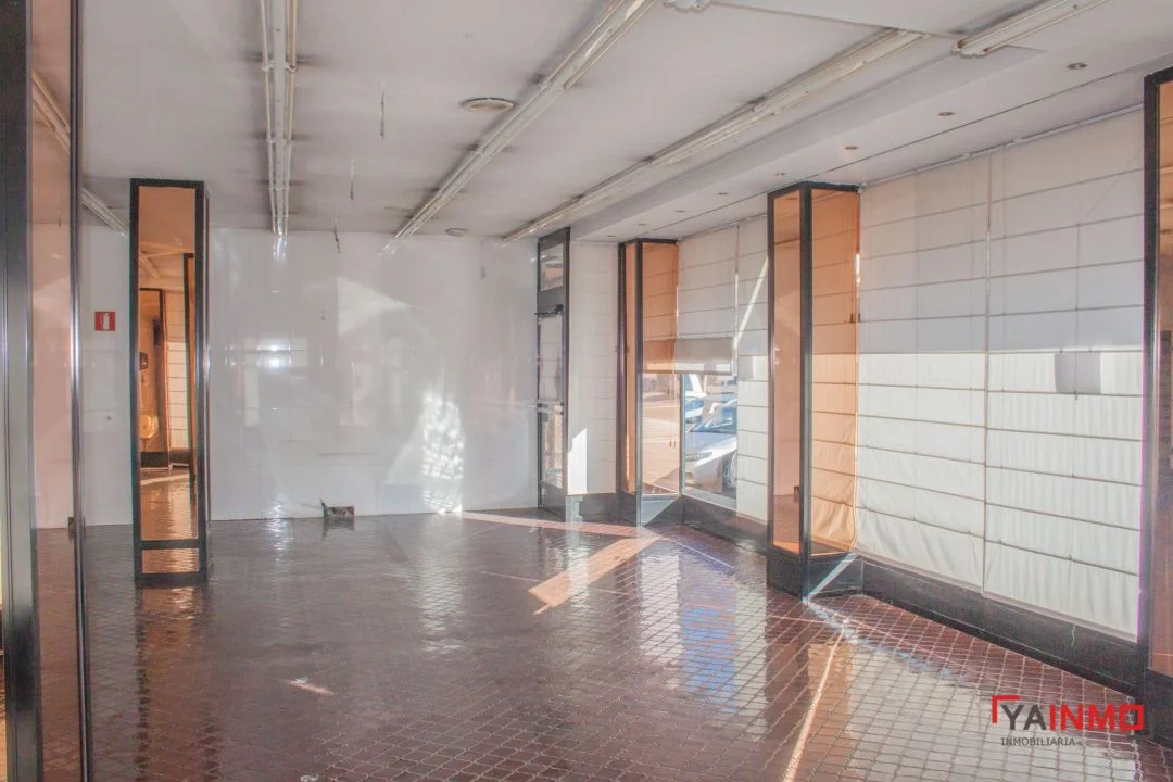 Local esquinero de 100 m²
