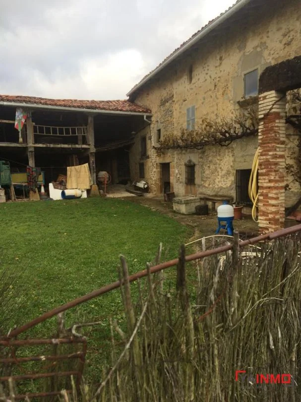 Historic farmhouse with 900 m² grounds