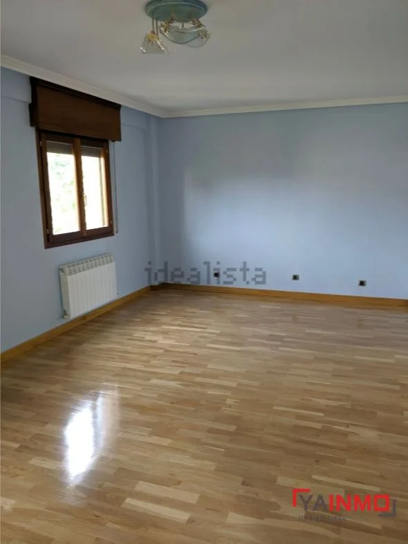 Chalet en Gamarra, 380 m² y jardín