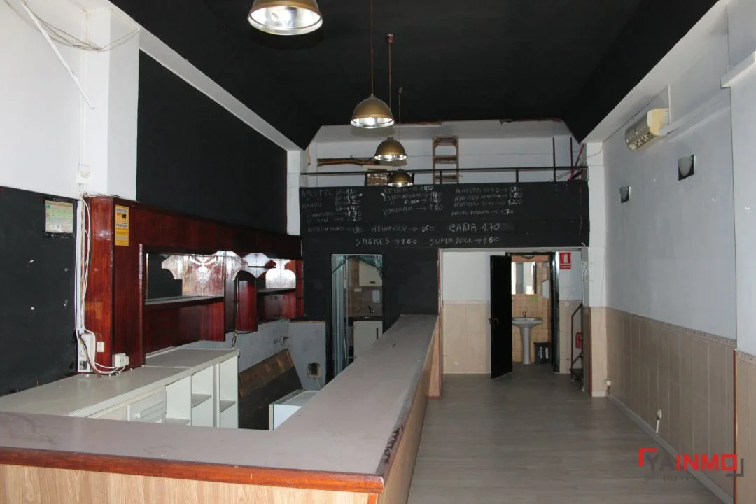 El Pilar bar with 58 m²