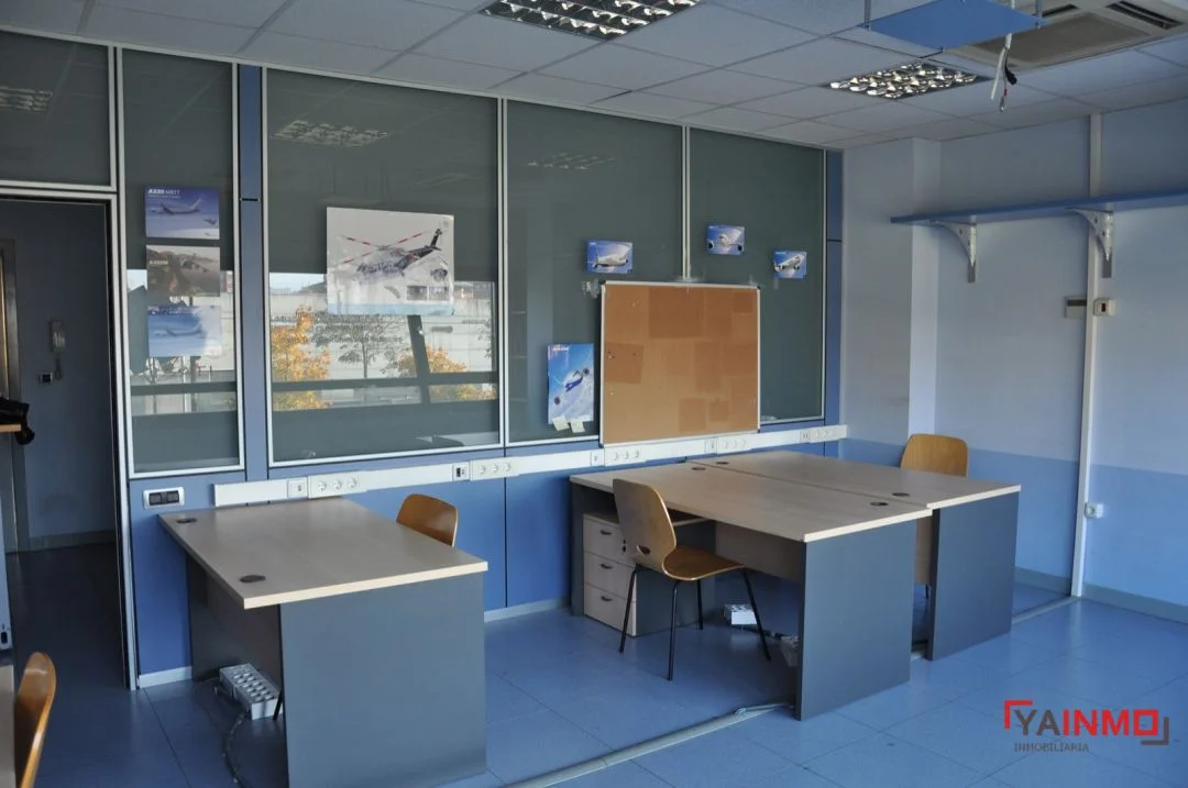 Lakua office with 67 m²