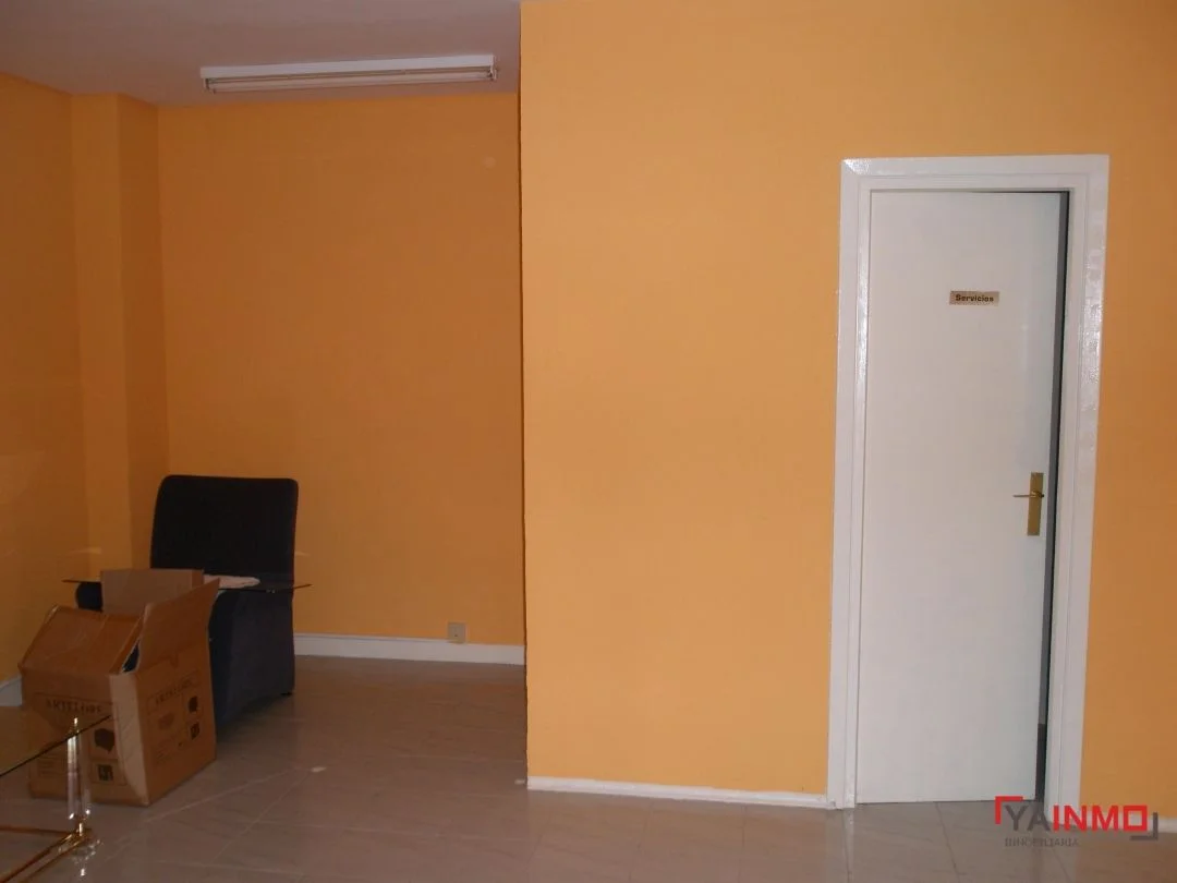 Local comercial en Lakua, 76 m² y doble fachada