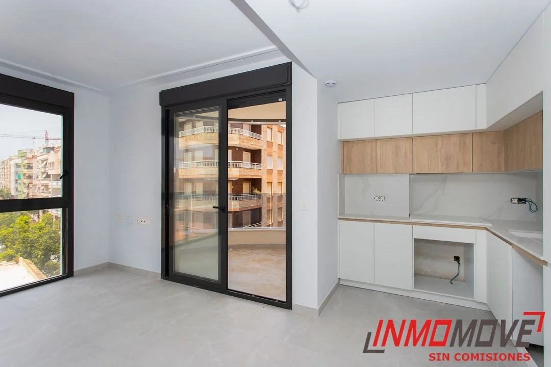 New Torrevieja flat with sea views