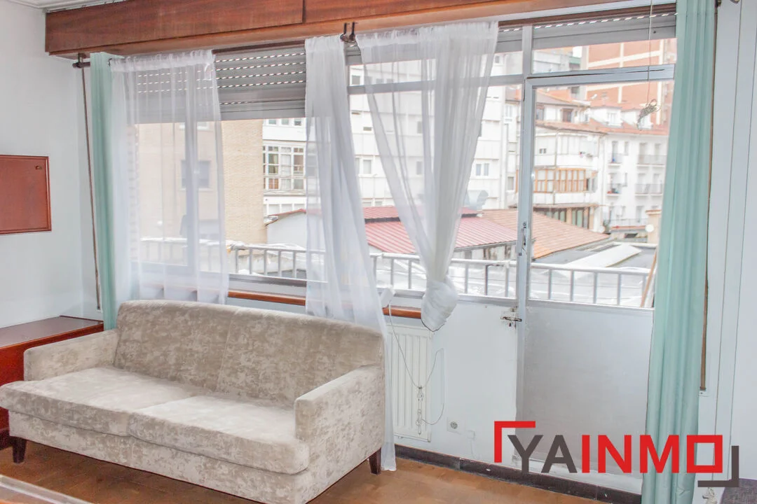 Central Vitoria flat with terrace
